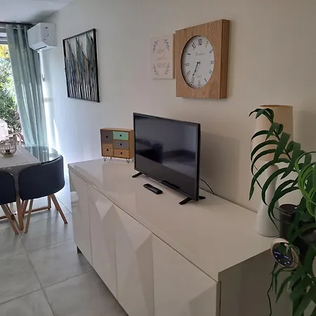 Le Colisee, Superbe Rez De Jardin Renove Avec Parking, Clim Et Wifi Apartment *