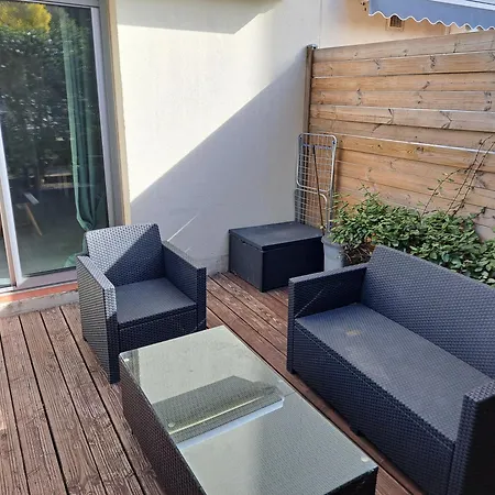 Le Colisée, Superbe Rez De Jardin Rénové Avec Parking, Clim Et Wifi *