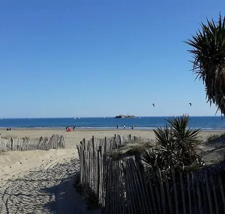 Le Colisée, Superbe Rez De Jardin Rénové Avec Parking, Clim Et Wifi * Agde