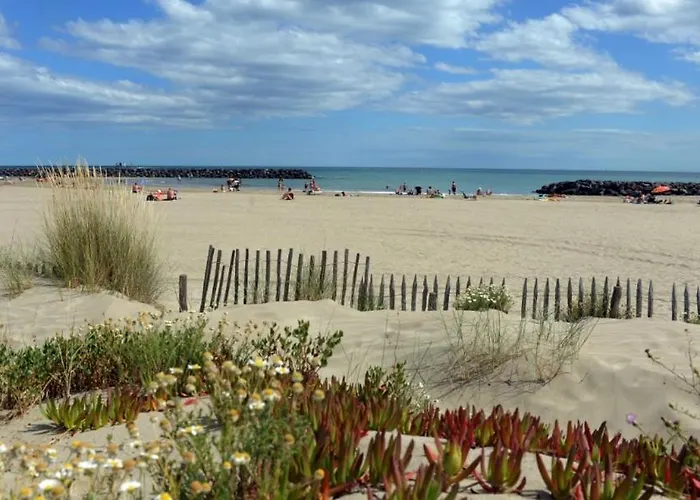 Appartamento Le Colisée, Superbe Rez De Jardin Rénové Avec Parking, Clim Et Wifi Agde